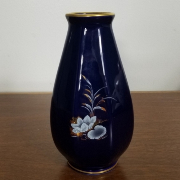 Bleu de Four Limoges Hand Painted Small Faceted Gold Rimmed Porcelain Vase - Picture 3 of 8